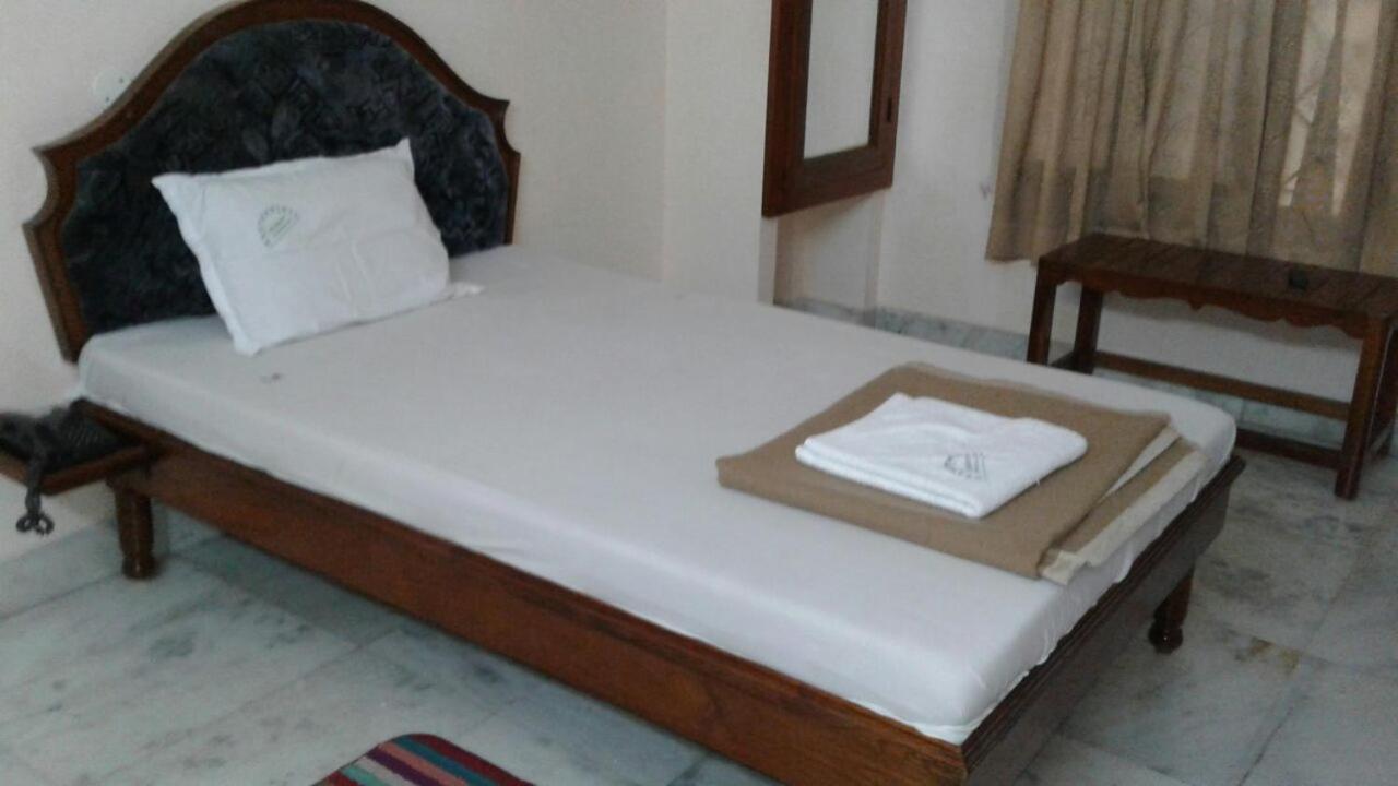 Hotel Geethanjali Residency Bhadrachalam Buitenkant foto